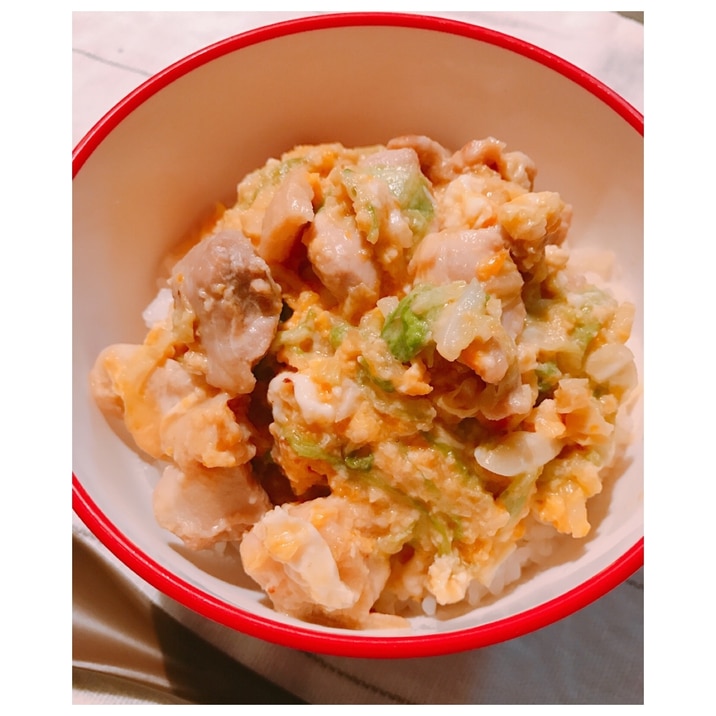 蒸してお肉ふっくら♡キャベツたっぷり味噌親子丼♪